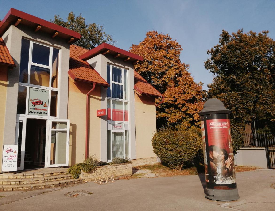 Apartman Pri Parku Sered' Экстерьер фото